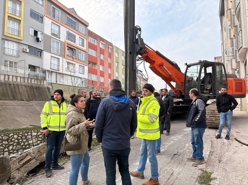 Bandırma’da İstinat Duvarı Çalışmaları Devam Ediyor