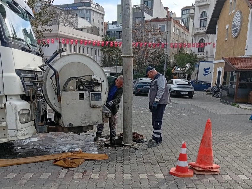 Balıkesir Büyükşehir’den Bandırma’da Altyapı Güvencesi İçin Yoğun Temizlik Çalışması