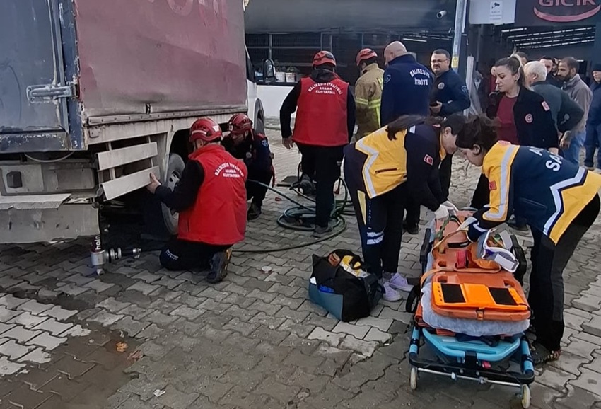 Edremit’te Araç Altında Kalan Kişi Kurtarıldı