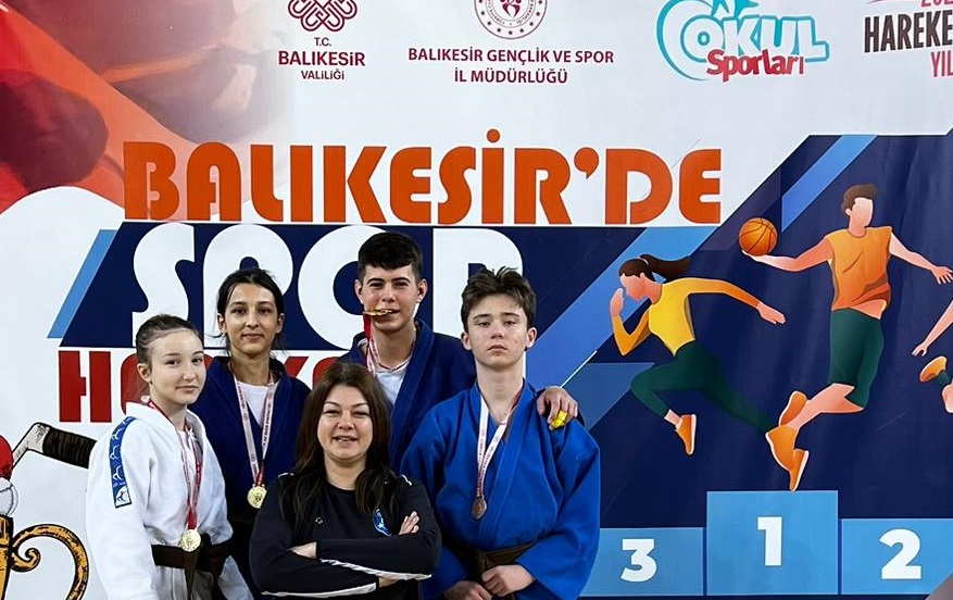Büyükşehir Belediyesi’nin sporcuları güreş ve judoda madalyaları topladı