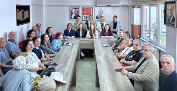 CHP Kadın Meclis Üyeleri Protesto Etti
