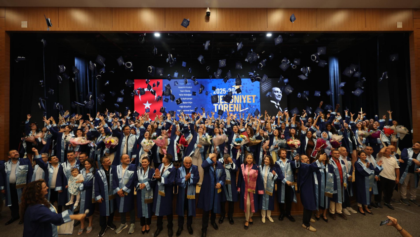 Bandırma Meslek Yüksekokulu’nda mezuniyet coşkusu