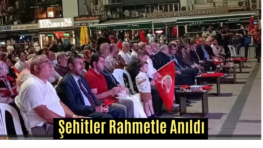 Bandırma Cumhuriyet Meydanı’nda 15 Temmuz Anması